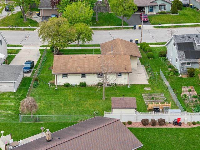 1507 Mohawk LANE, Waukesha, WI 53186