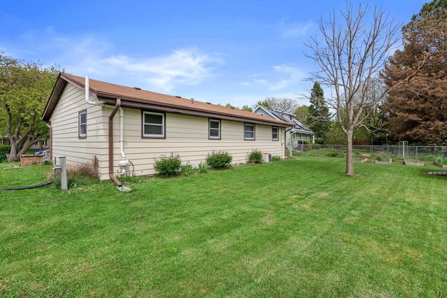 1507 Mohawk LANE, Waukesha, WI 53186