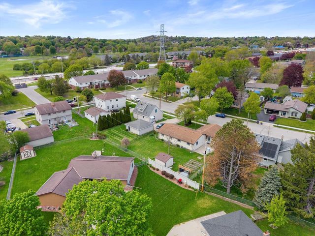 1507 Mohawk LANE, Waukesha, WI 53186