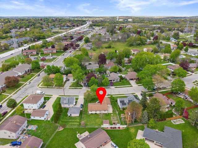 1507 Mohawk LANE, Waukesha, WI 53186