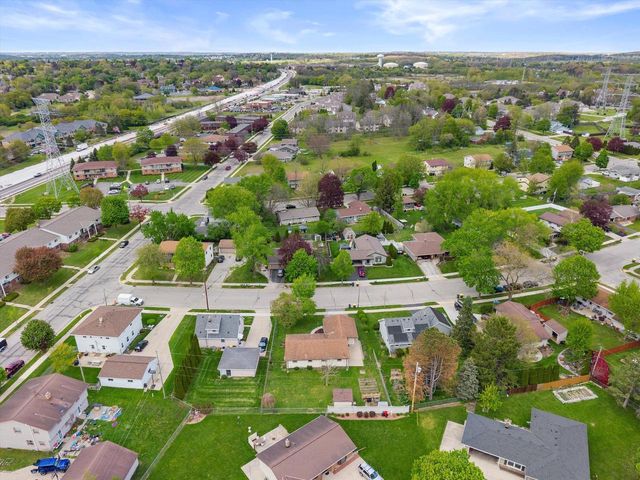 1507 Mohawk LANE, Waukesha, WI 53186
