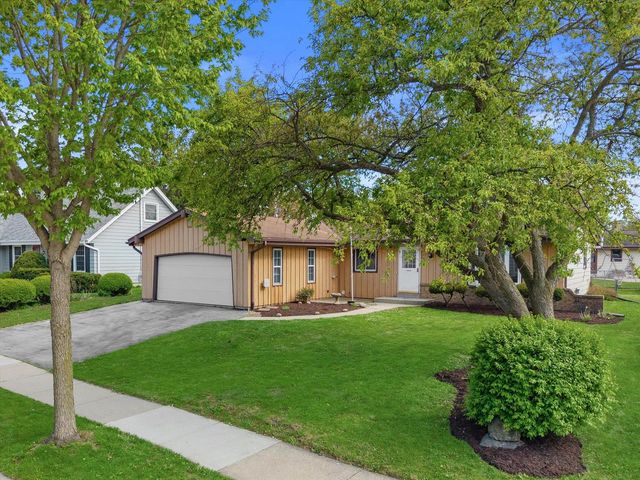 1507 Mohawk LANE, Waukesha, WI 53186