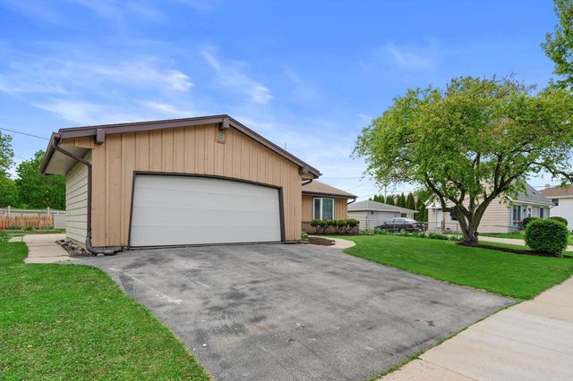 1507 Mohawk LANE, Waukesha, WI 53186