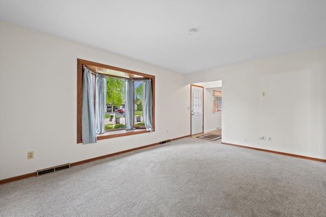 1507 Mohawk LANE, Waukesha, WI 53186