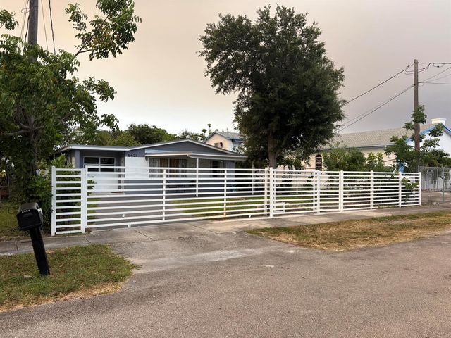 5421 SW 24th Street, West Park, FL 33023