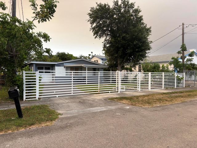 5421 SW 24th Street, West Park, FL 33023