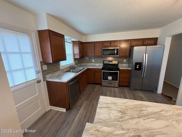 4802 Andrea Way, Louisville, KY 40219