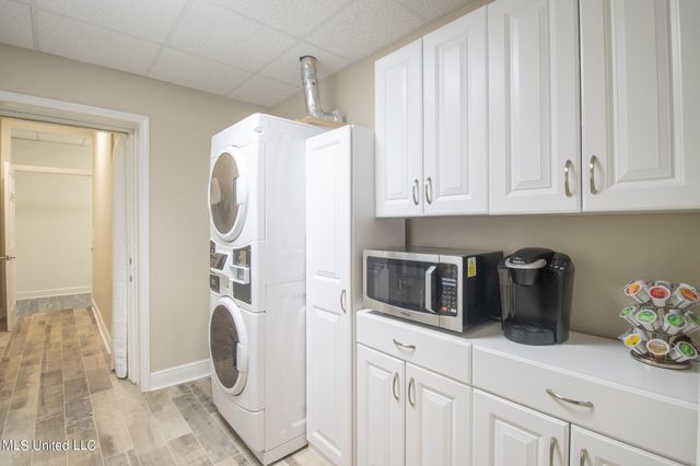 524 Courthouse Road, 8-9, Gulfport, MS 39507