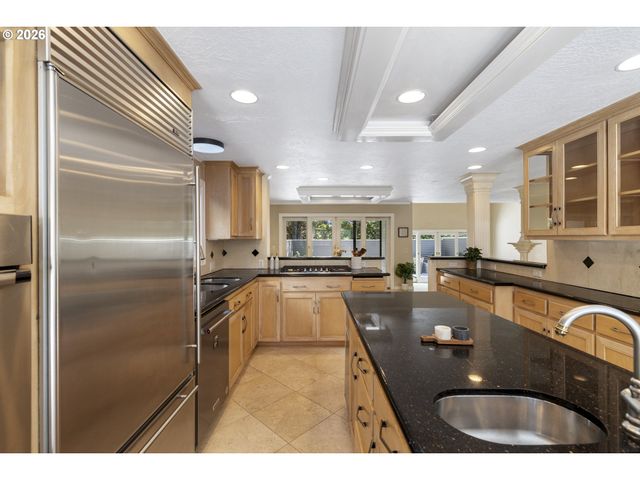 32 GREENRIDGE Ct, Lake Oswego, OR 97035