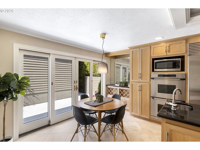 32 GREENRIDGE Ct, Lake Oswego, OR 97035