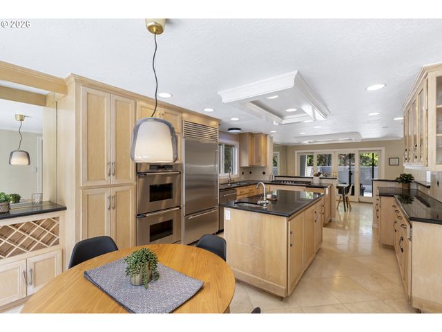 32 GREENRIDGE Ct, Lake Oswego, OR 97035