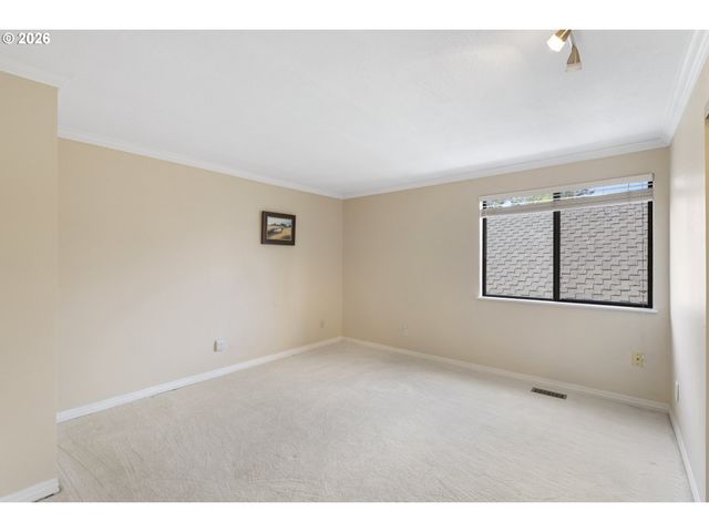32 GREENRIDGE Ct, Lake Oswego, OR 97035
