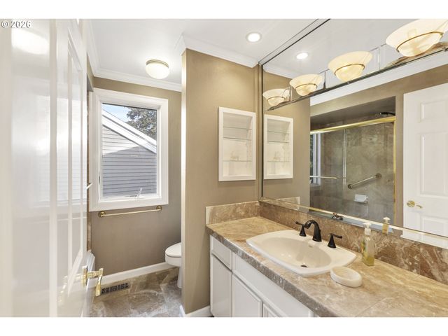 32 GREENRIDGE Ct, Lake Oswego, OR 97035