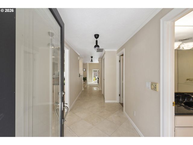 32 GREENRIDGE Ct, Lake Oswego, OR 97035