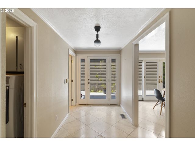 32 GREENRIDGE Ct, Lake Oswego, OR 97035