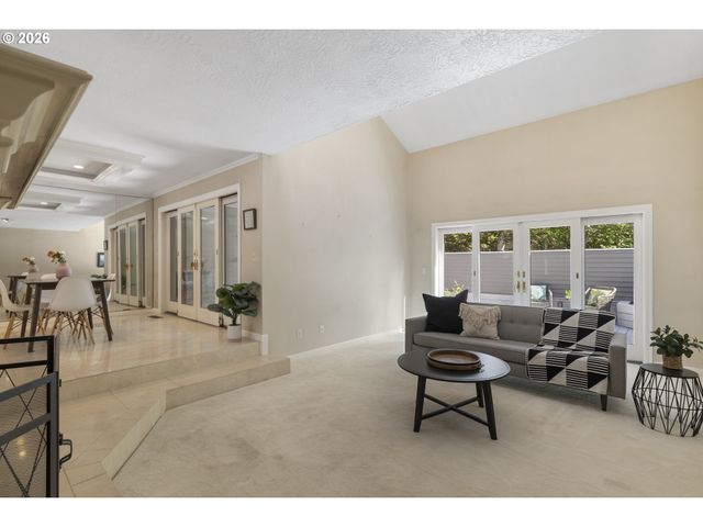 32 GREENRIDGE Ct, Lake Oswego, OR 97035