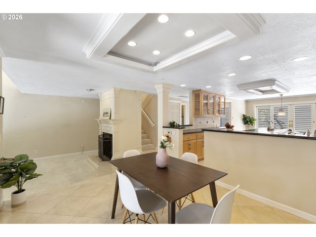32 GREENRIDGE Ct, Lake Oswego, OR 97035