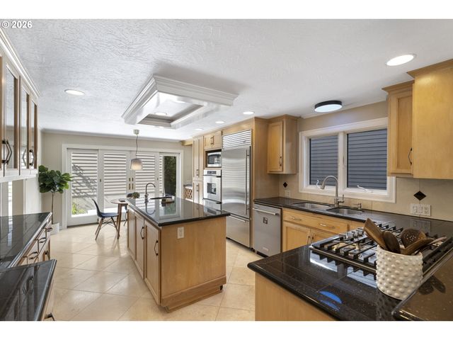 32 GREENRIDGE Ct, Lake Oswego, OR 97035