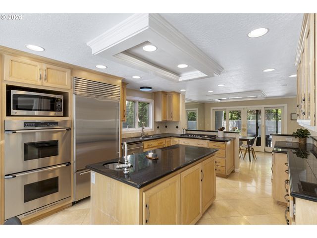 32 GREENRIDGE Ct, Lake Oswego, OR 97035