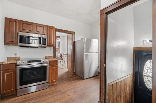 120 E TOBACNOIR STREET, Kaukauna, WI 54130