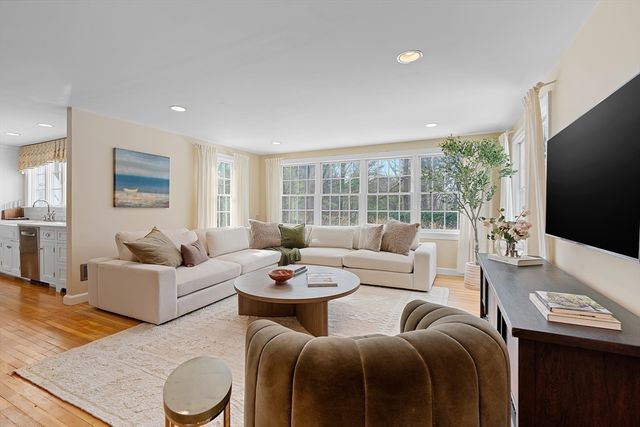 63 Claypit Hill Rd, Wayland, MA 01778