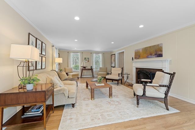 63 Claypit Hill Rd, Wayland, MA 01778