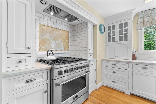 63 Claypit Hill Rd, Wayland, MA 01778