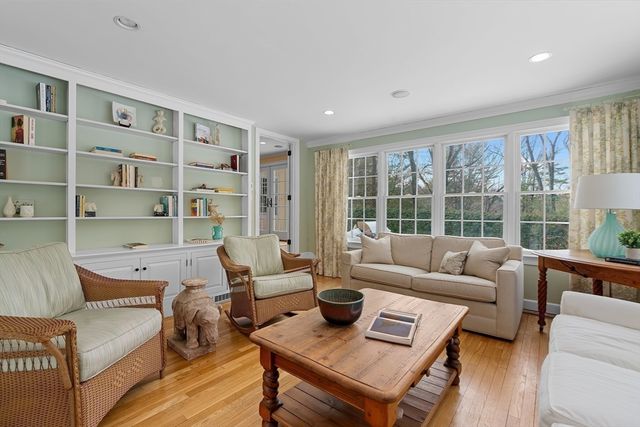 63 Claypit Hill Rd, Wayland, MA 01778