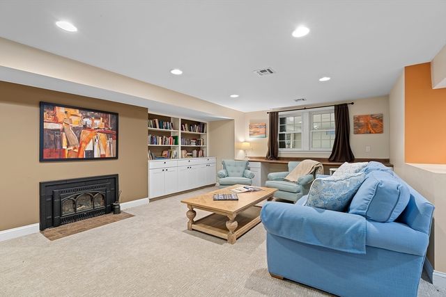 63 Claypit Hill Rd, Wayland, MA 01778