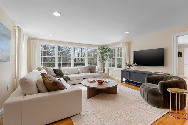 63 Claypit Hill Rd, Wayland, MA 01778