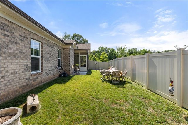 1003 Beechcrest Drive, Kernersville, NC 27284