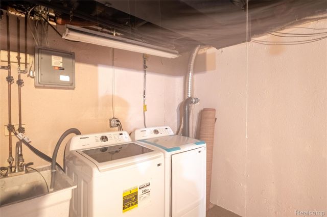 23647 Stonehenge Boulevard, Novi, MI 48375