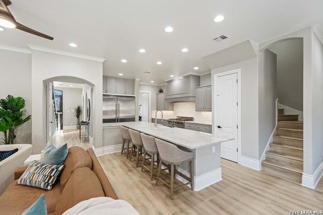 407 Burr Rd, Terrell Hills, TX 78209