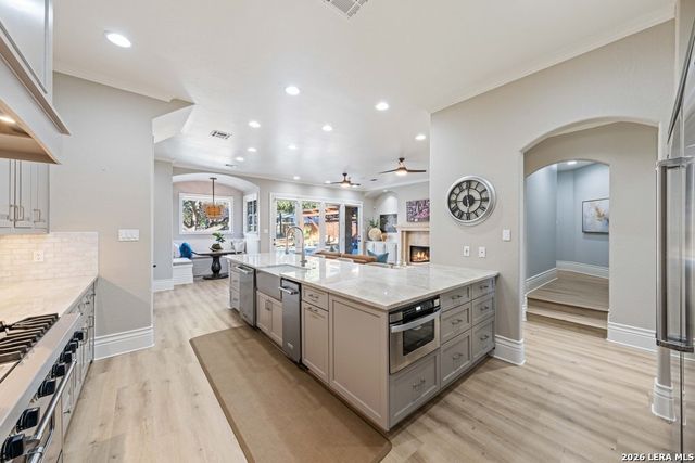 407 Burr Rd, Terrell Hills, TX 78209