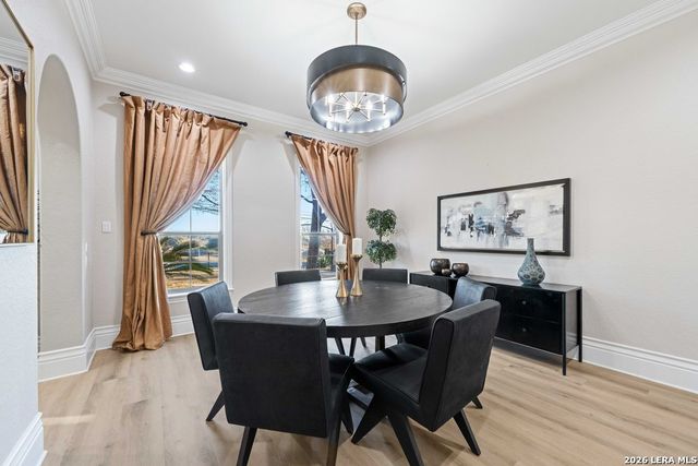 407 Burr Rd, Terrell Hills, TX 78209