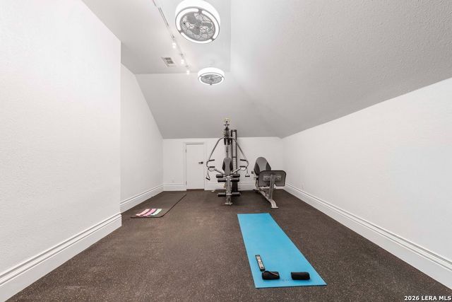 407 Burr Rd, Terrell Hills, TX 78209