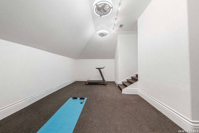 407 Burr Rd, Terrell Hills, TX 78209