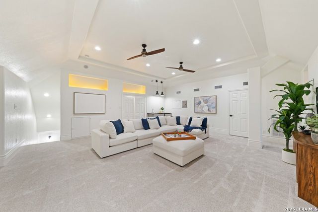 407 Burr Rd, Terrell Hills, TX 78209