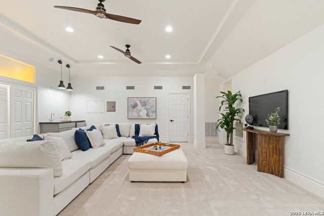 407 Burr Rd, Terrell Hills, TX 78209