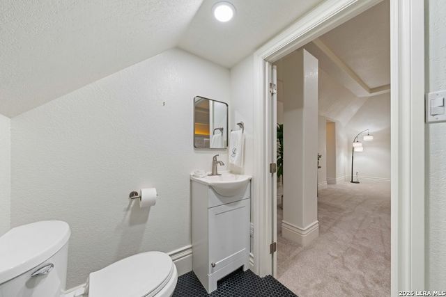 407 Burr Rd, Terrell Hills, TX 78209