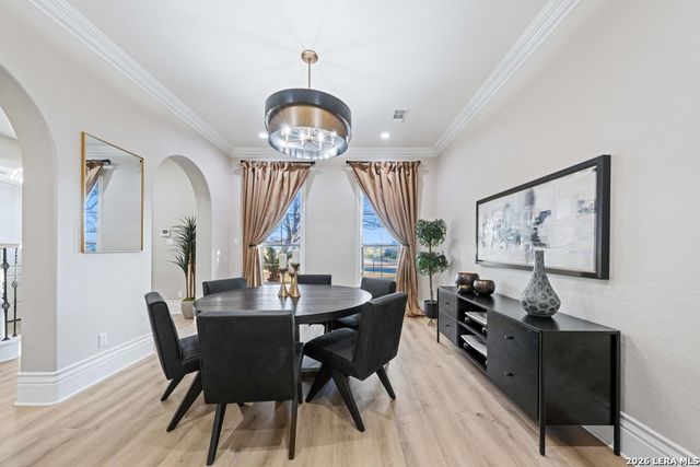 407 Burr Rd, Terrell Hills, TX 78209