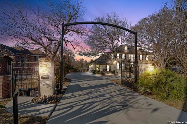 407 Burr Rd, Terrell Hills, TX 78209