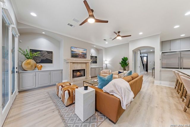 407 Burr Rd, Terrell Hills, TX 78209