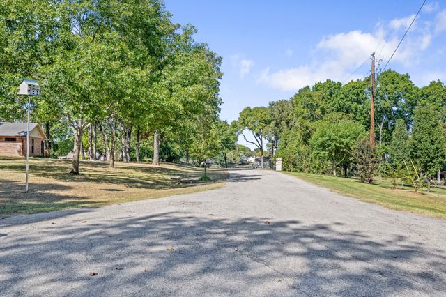 190 Deerwood Circle, Streetman, TX 75859