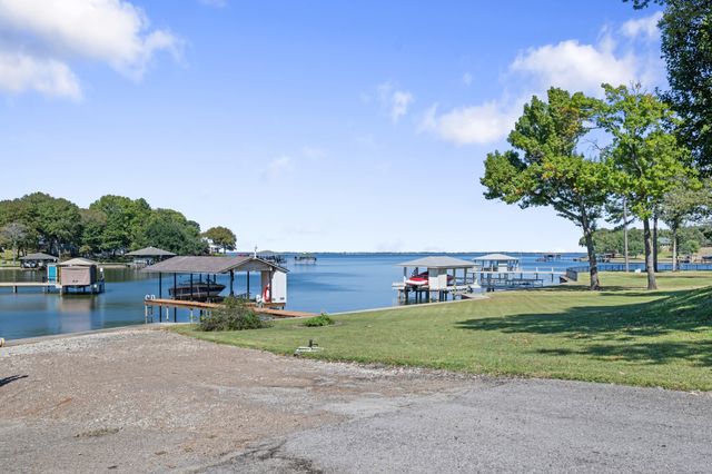 190 Deerwood Circle, Streetman, TX 75859