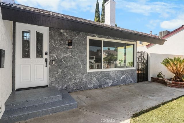 2122 W Chalet, Anaheim, CA 92804