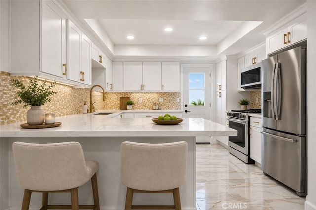 2122 W Chalet, Anaheim, CA 92804