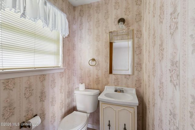 202 Hunter Drive, Ocean Springs, MS 39564