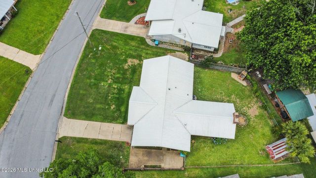 202 Hunter Drive, Ocean Springs, MS 39564