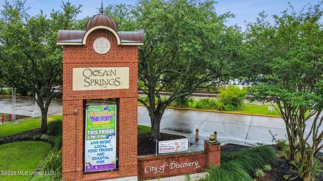 202 Hunter Drive, Ocean Springs, MS 39564